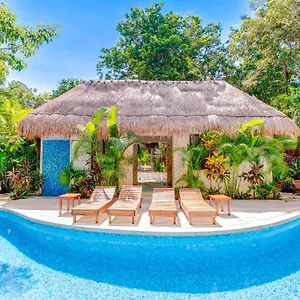 Complex With An Alluring Pool & Tropical Vibes By Stella Rentals! Apartment